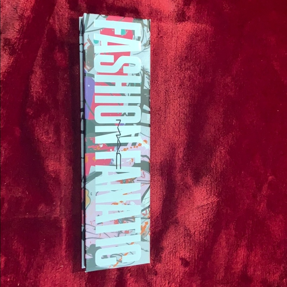 Mac Fashion Fanatic Eyeshadow pallet